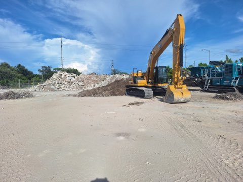 Sarnago & Sons crew and equipment on a Tampa Bay job site — photo 29