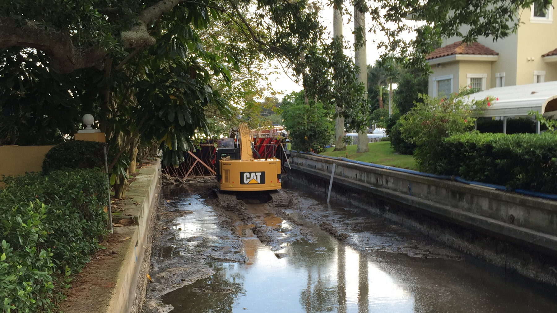 Sarnago & Sons crew and equipment on a Tampa Bay job site — photo 4